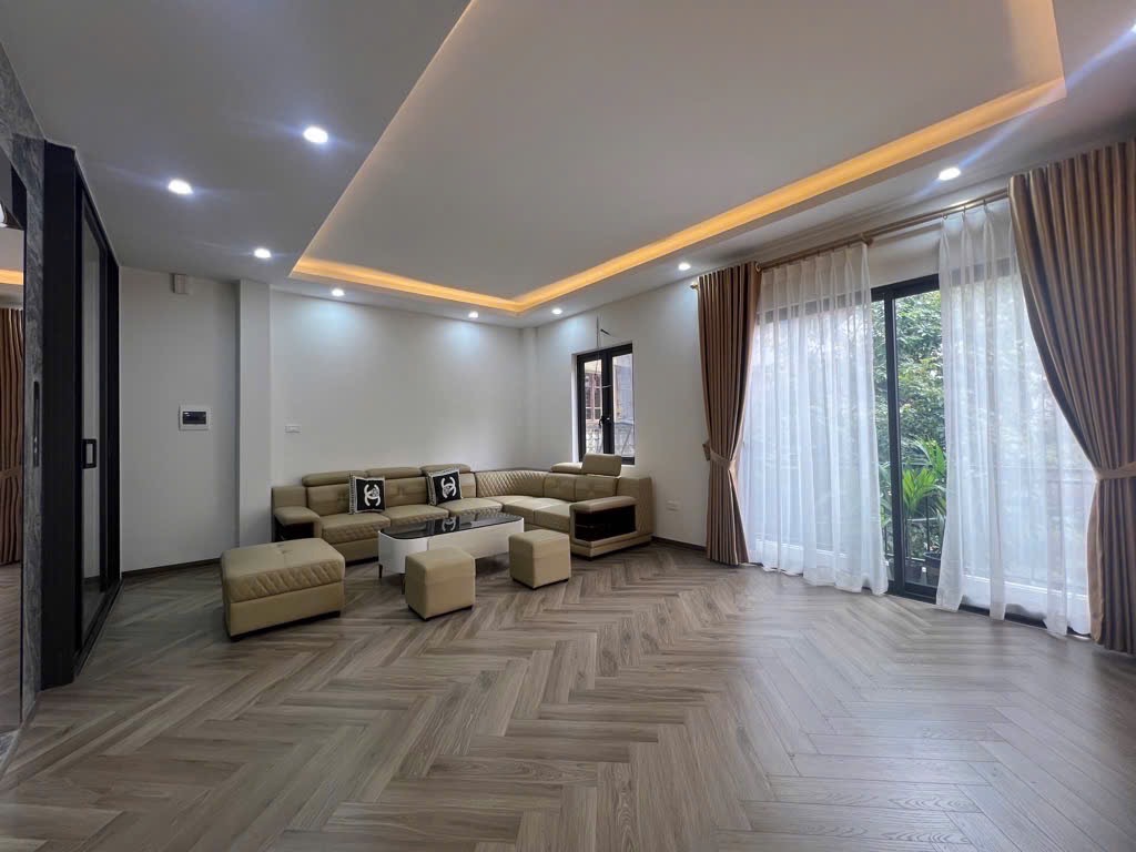 Lõi long biên,6 tầng thang máy, full nội thất,ở sướng