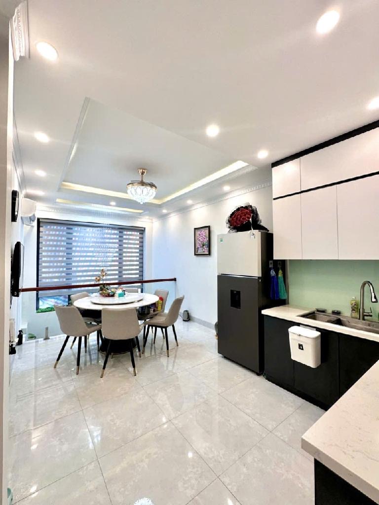Phố Bồ Đề nhỉnh 7 tỷ ,ô tô con đỗ cửa ,sổ vuông vắn