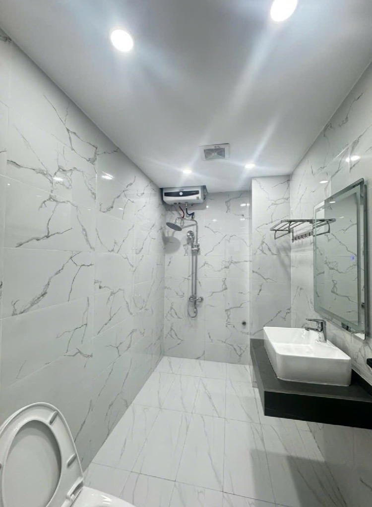 Oto kinh doanh phố bồ đề nhà mới gần hồ