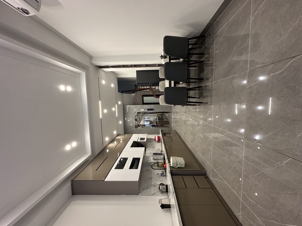 Nhà phố Hồng Tiến đẹp long lanh thang máy 1 nhà là ra phố