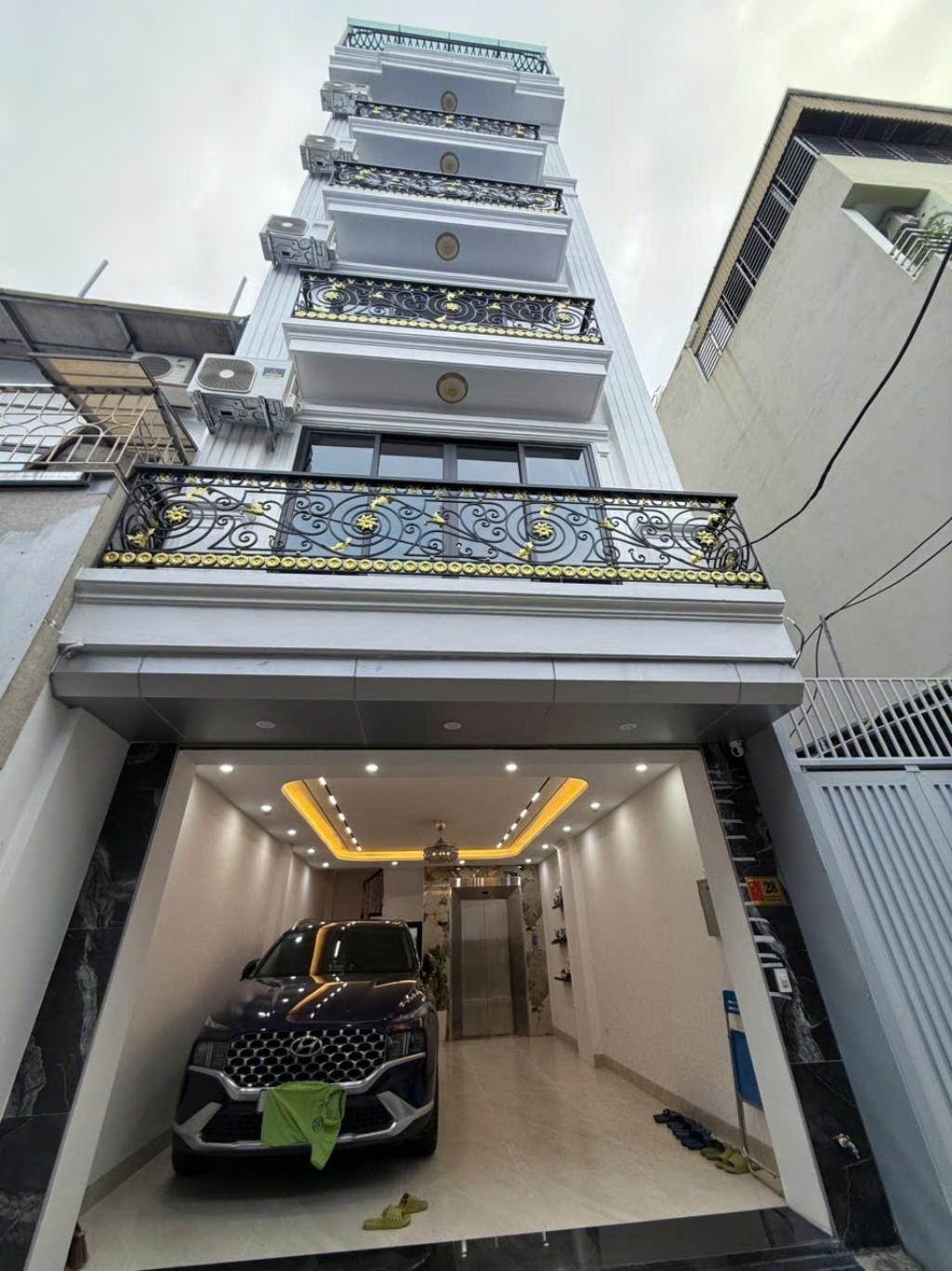 Nhà mới 6 tầng thang máy,gần trường pháp,ngõ thông