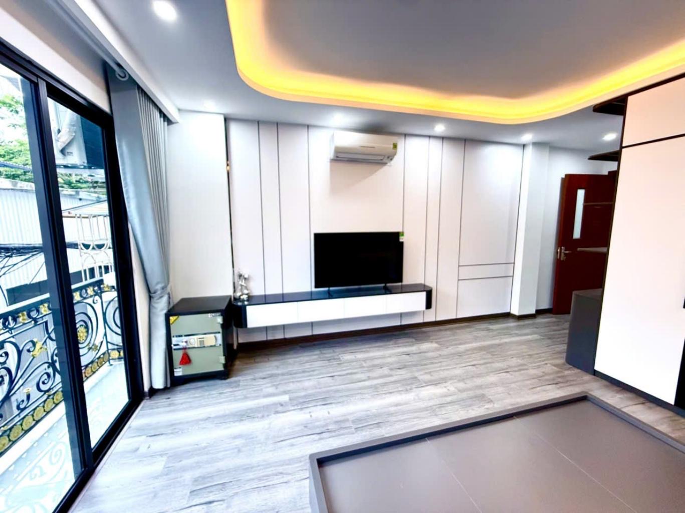Nhà mới 6 tầng thang máy,gần trường pháp,ngõ thông