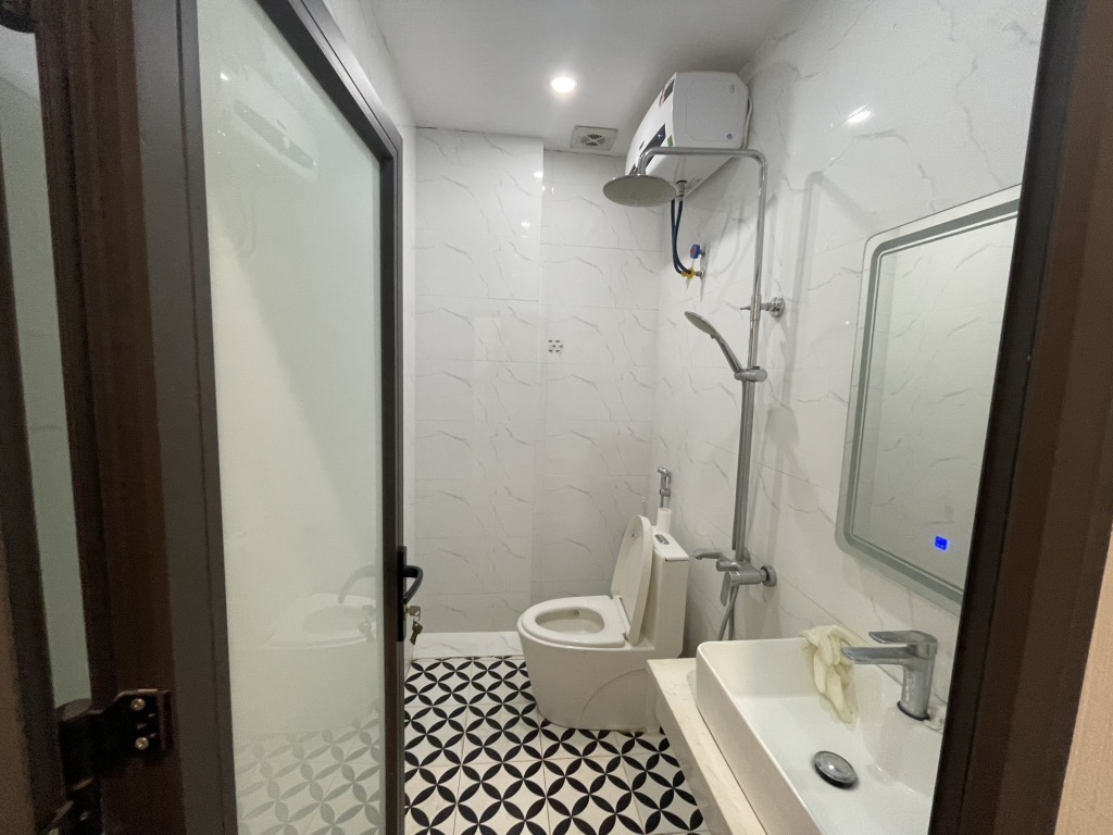 Nhà hiếm,ô tô đỗ cửa ,cách 15m ra ô tô