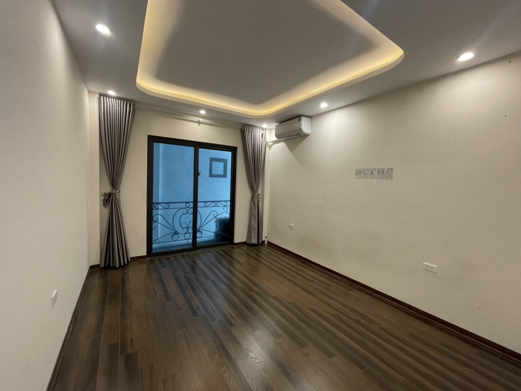 Nhà hiếm,ô tô đỗ cửa ,cách 15m ra ô tô