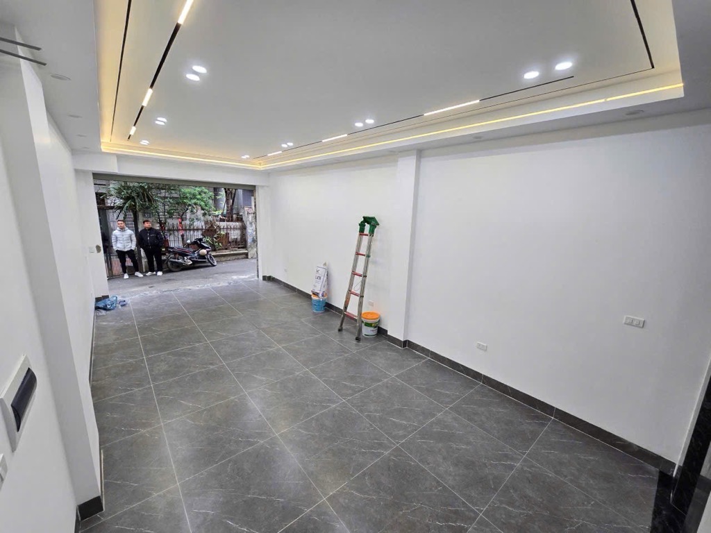 Nguyễn Văn Cừ , ô tô 7 chỗ, thang máy full nội thất