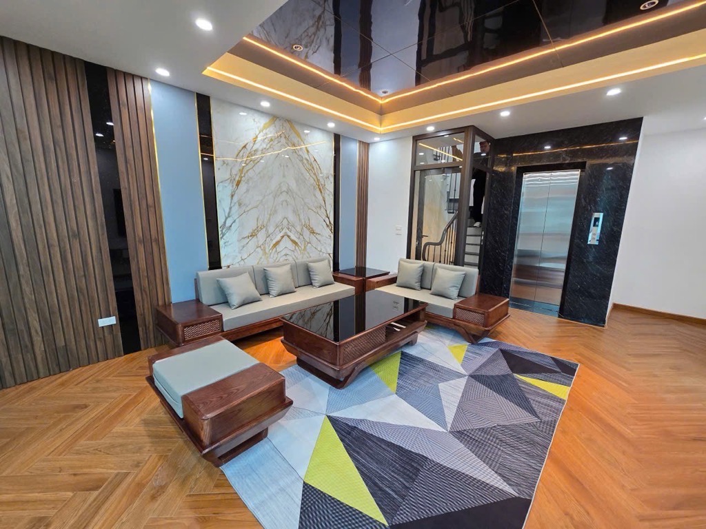 Nguyễn Văn Cừ , ô tô 7 chỗ, thang máy full nội thất