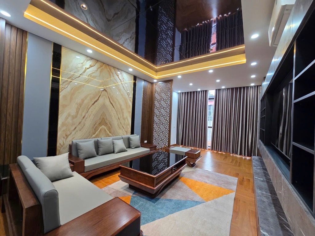 Nguyễn Văn Cừ , ô tô 7 chỗ, thang máy full nội thất