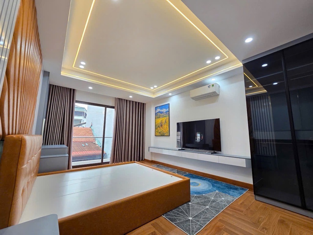 Nguyễn Văn Cừ , ô tô 7 chỗ, thang máy full nội thất