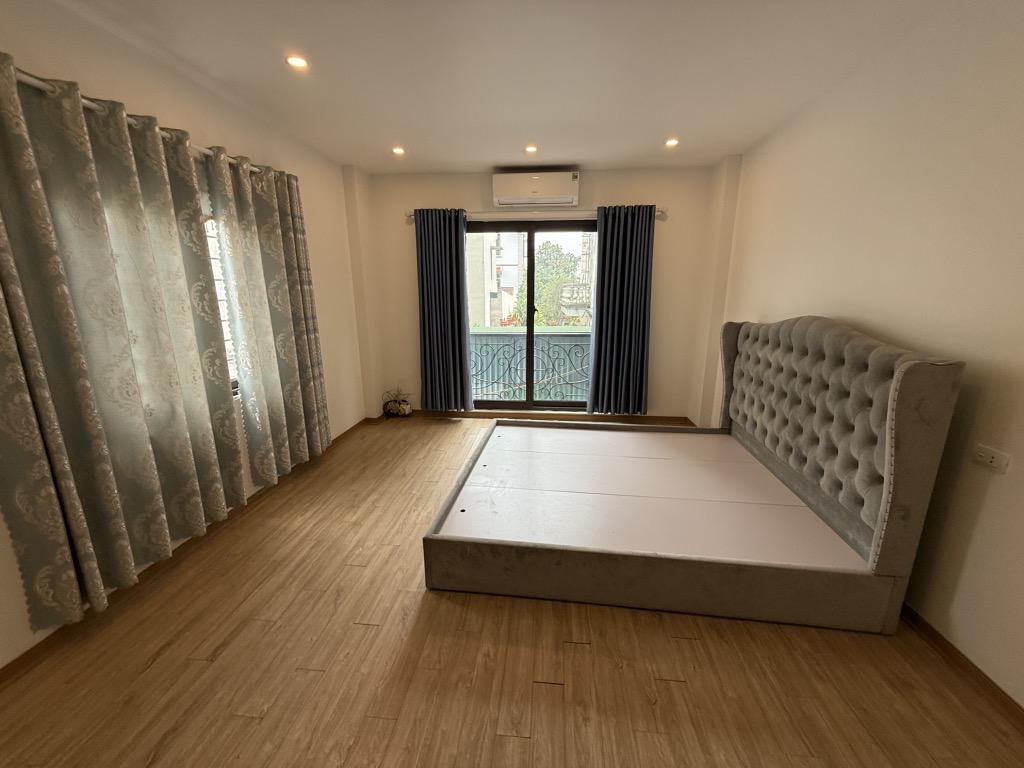NGUYỄN VĂN LINH,LÔ GÓC ,Ô TÔ SÁT NHÀ