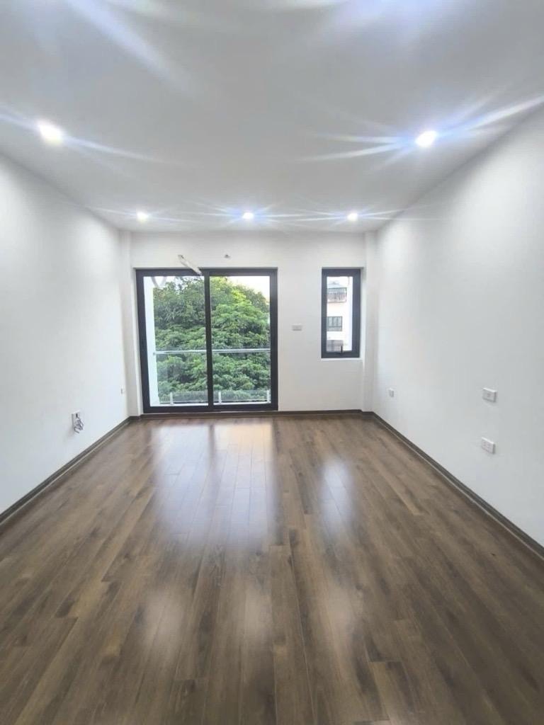 Bát Khối 35m2 x 5 tầng gần aeon long biên ,gần cầu chương dương