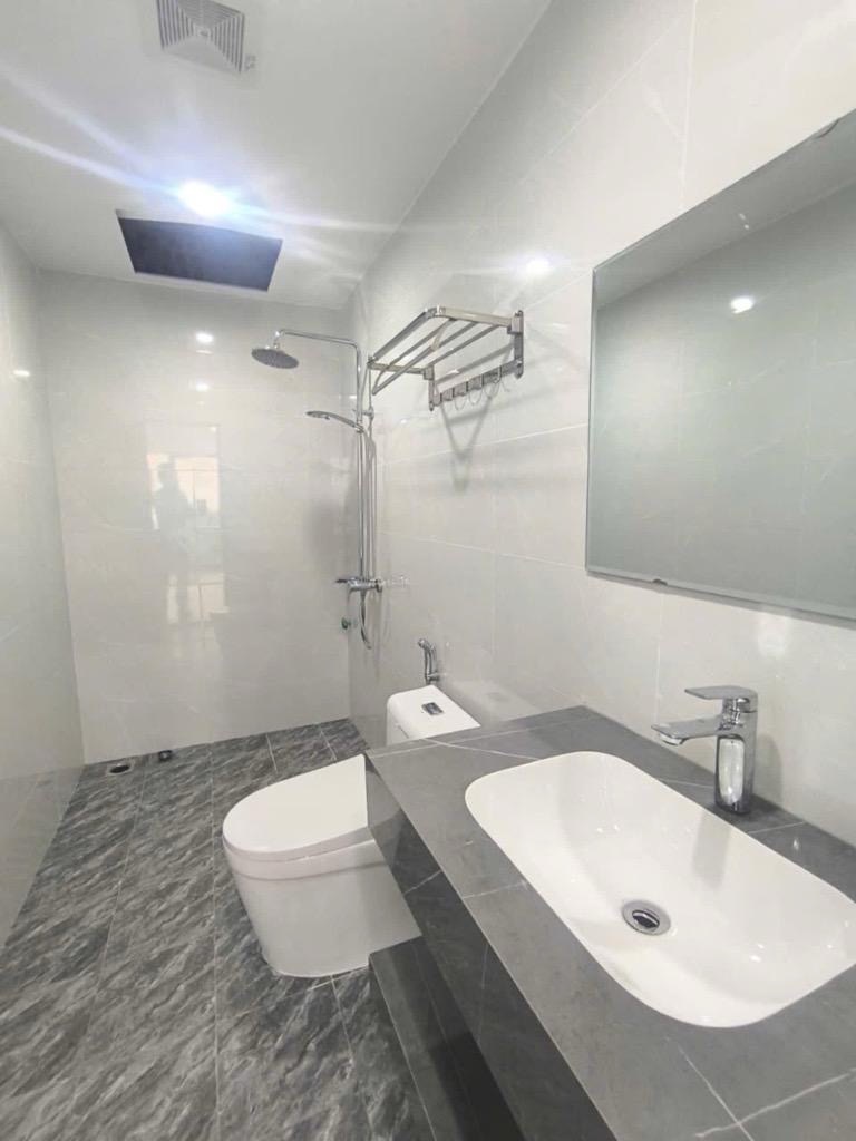 Bát Khối 35m2 x 5 tầng gần aeon long biên ,gần cầu chương dương