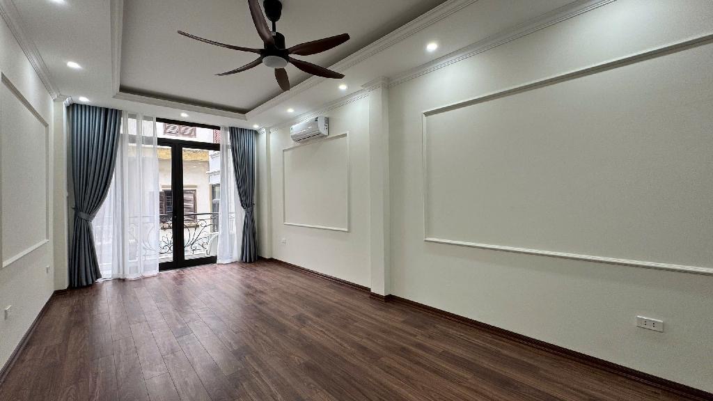 Nhà đẹp NGUYỄN VĂN CỪ , yên tĩnh ở thích , nở hậu thoáng trước sau