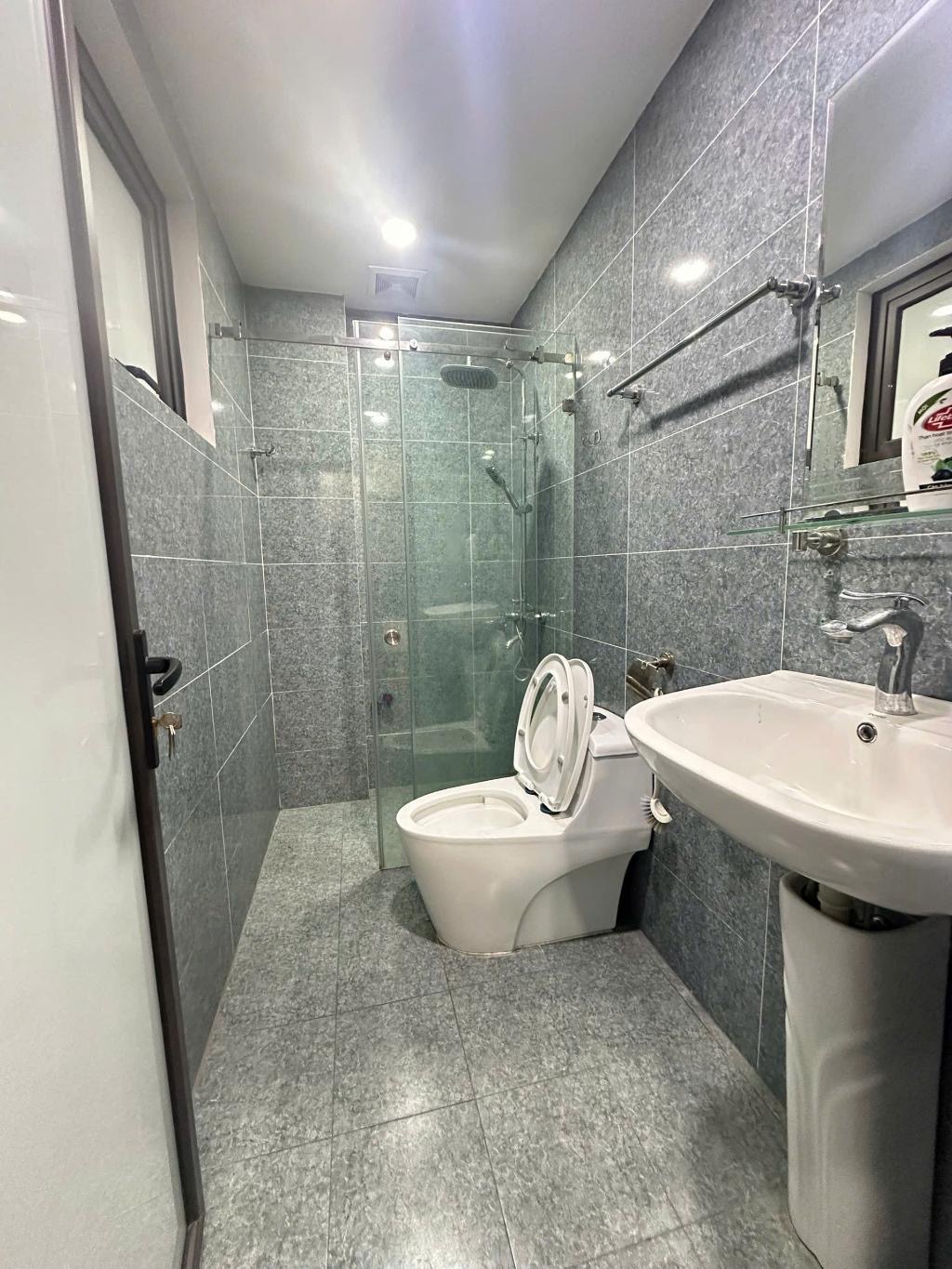 NHÀ ĐẸP MỚI NGUYỄN SƠN, NGÕ TO CÁCH 1 NHÀ RA Ô TÔ