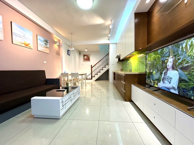 NHÀ MỚI BỒ ĐỀ, GẦN HỒ ,GẦN Ô TÔ FULL NỘI THẤT