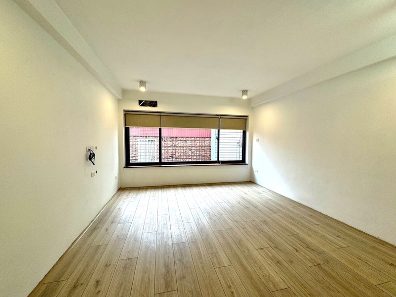 NHÀ MỚI BỒ ĐỀ, GẦN HỒ ,GẦN Ô TÔ FULL NỘI THẤT