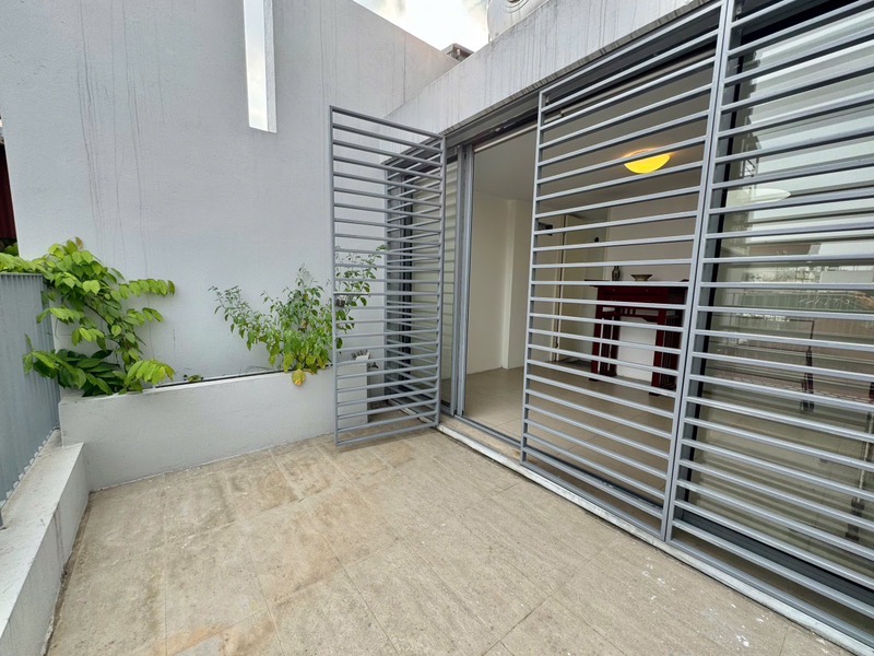 NHÀ MỚI BỒ ĐỀ, GẦN HỒ ,GẦN Ô TÔ FULL NỘI THẤT