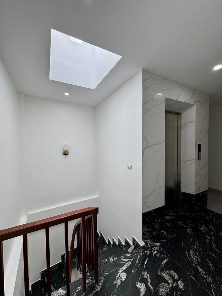 NHÀ MỚI XÂY ĐÀM QUANG TRUNG, 6 TẦNG THANG MÁY NỘI THẤT CƠ BẢN THIẾT KẾ HIỆN ĐẠI