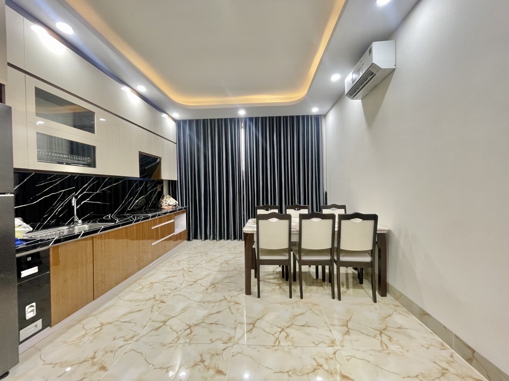 Bán nhà mặt phố Ngô Gia khảm , Kinh doanh, ô tô vào nhà