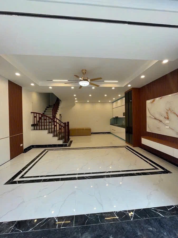 Bán nhà phố Gia Quất Long Biên, mới dân xây , mặt tiền to