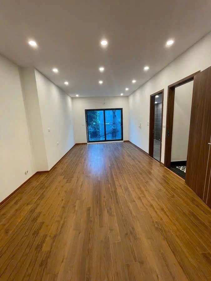 Bán nhà phố Gia Quất Long Biên, mới dân xây , mặt tiền to