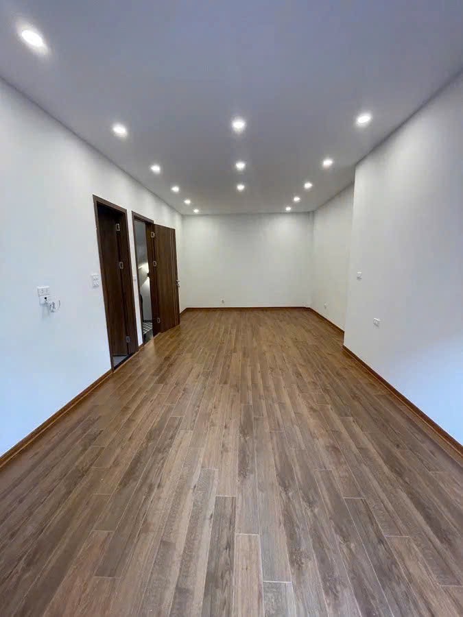 Bán nhà phố Gia Quất Long Biên, mới dân xây , mặt tiền to