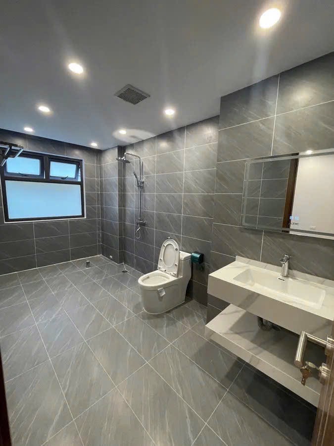 Bán nhà phố Gia Quất Long Biên, mới dân xây , mặt tiền to