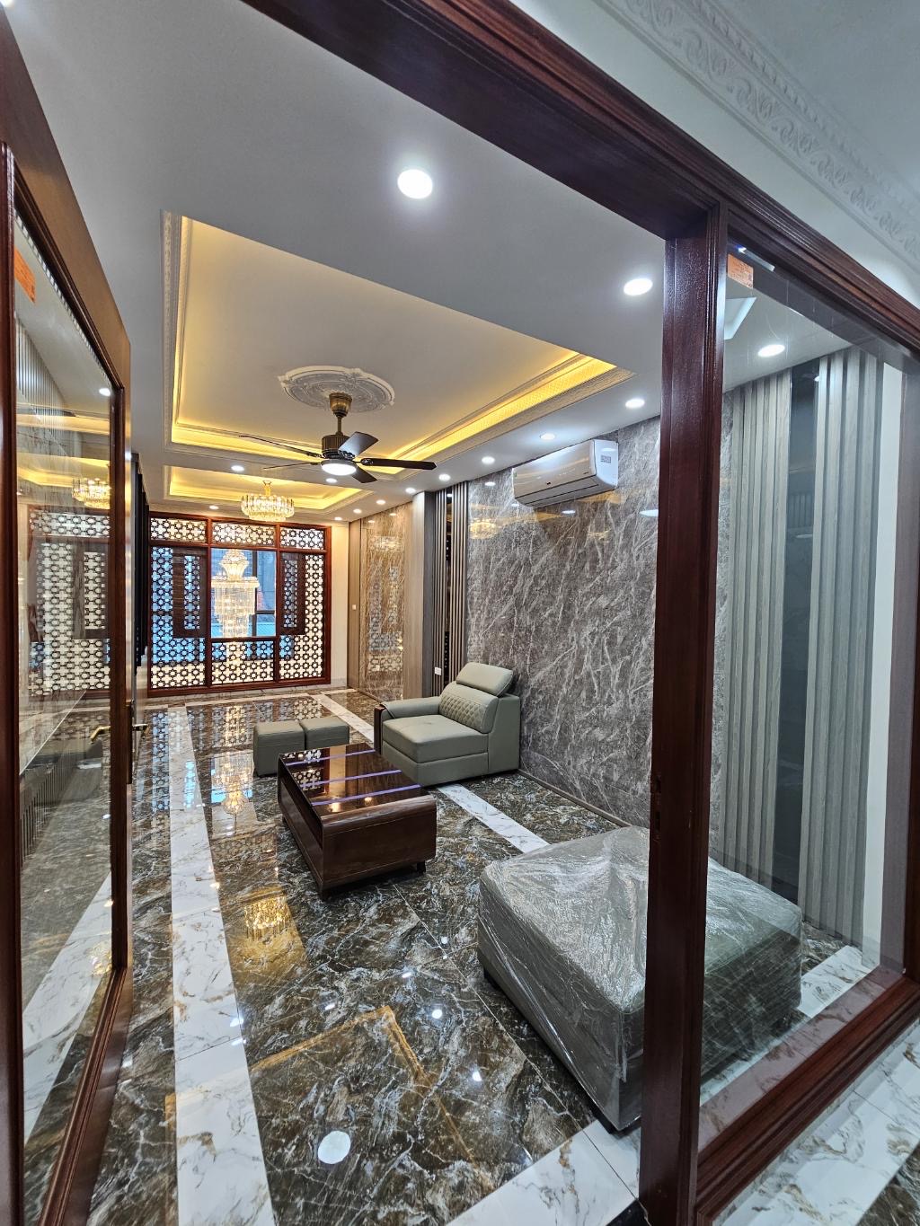 NHÀ ĐẸP PHỐ HOÀNG NHƯ TIẾP MỚI TING 6 TẦNG THANG MÁY FULL NỘI THẤT NGÕ Ô TÔ
