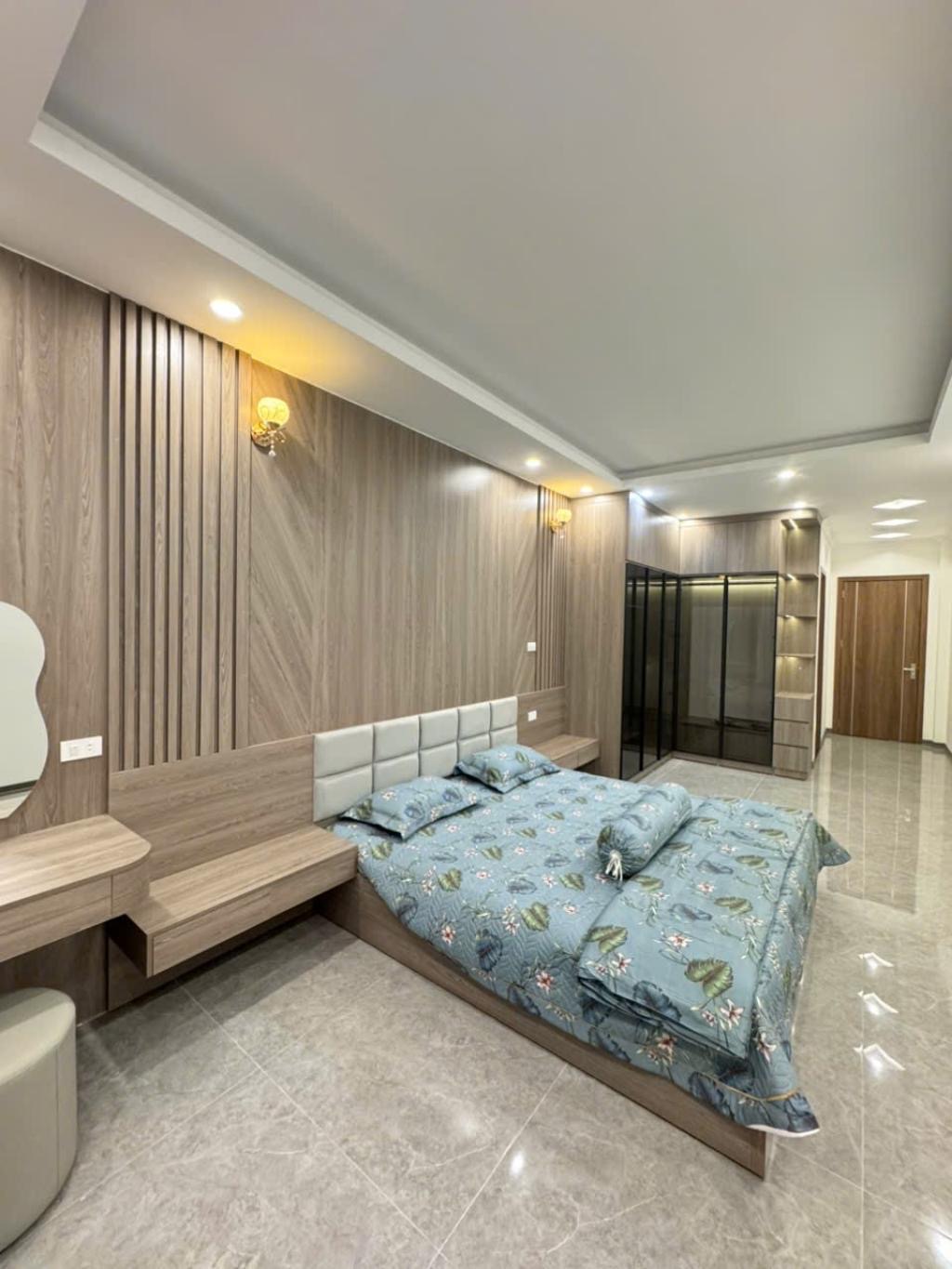 NHÀ ĐẸP PHỐ HOÀNG NHƯ TIẾP MỚI TING 6 TẦNG THANG MÁY FULL NỘI THẤT NGÕ Ô TÔ
