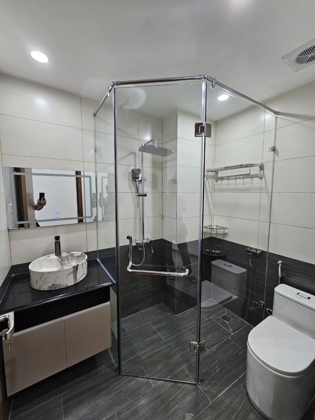 NHÀ ĐẸP PHỐ HOÀNG NHƯ TIẾP MỚI TING 6 TẦNG THANG MÁY FULL NỘI THẤT NGÕ Ô TÔ