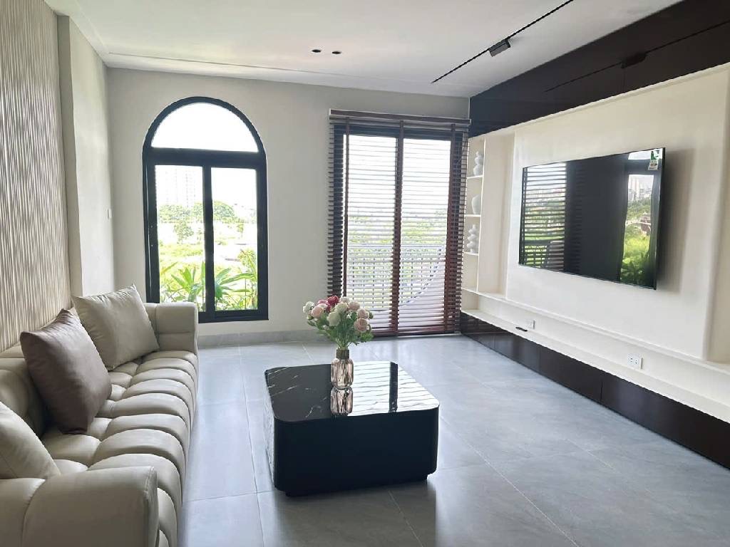 BÁN NHÀ NGỌC THUỴ Ô TÔ TRÁNH, NHÀ MỚI FULL NỘI THẤT , Ở SIÊU THOÁNG