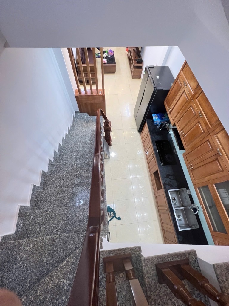 Chủ cắt lỗ bán nhà Ngọc Lâm ngõ thông 2 phố, nhà mới full nội thất