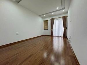 Bát Khối 35m2 x 5 tầng gần aeon long biên ,gần cầu chương dương
