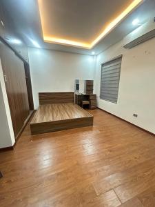 NHÀ ĐẸP MỚI NGUYỄN SƠN, NGÕ TO CÁCH 1 NHÀ RA Ô TÔ