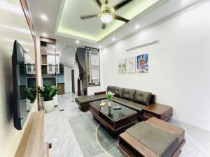 Nhà đẹp phố nguyễn văn cừ thông ngọc lâm,ô tô vf3