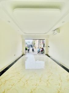 Bán nhà mặt phố Ngô Gia khảm , Kinh doanh, ô tô vào nhà