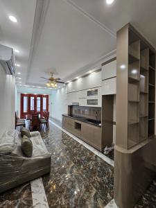 NHÀ ĐẸP PHỐ HOÀNG NHƯ TIẾP MỚI TING 6 TẦNG THANG MÁY FULL NỘI THẤT NGÕ Ô TÔ