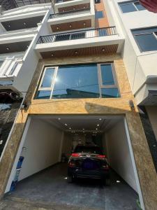 BÁN NHÀ MỚI TINH NGỌC THUỴ THANG MÁY GARA Ô TÔ MẶT ĐƯỜNG 4m5
