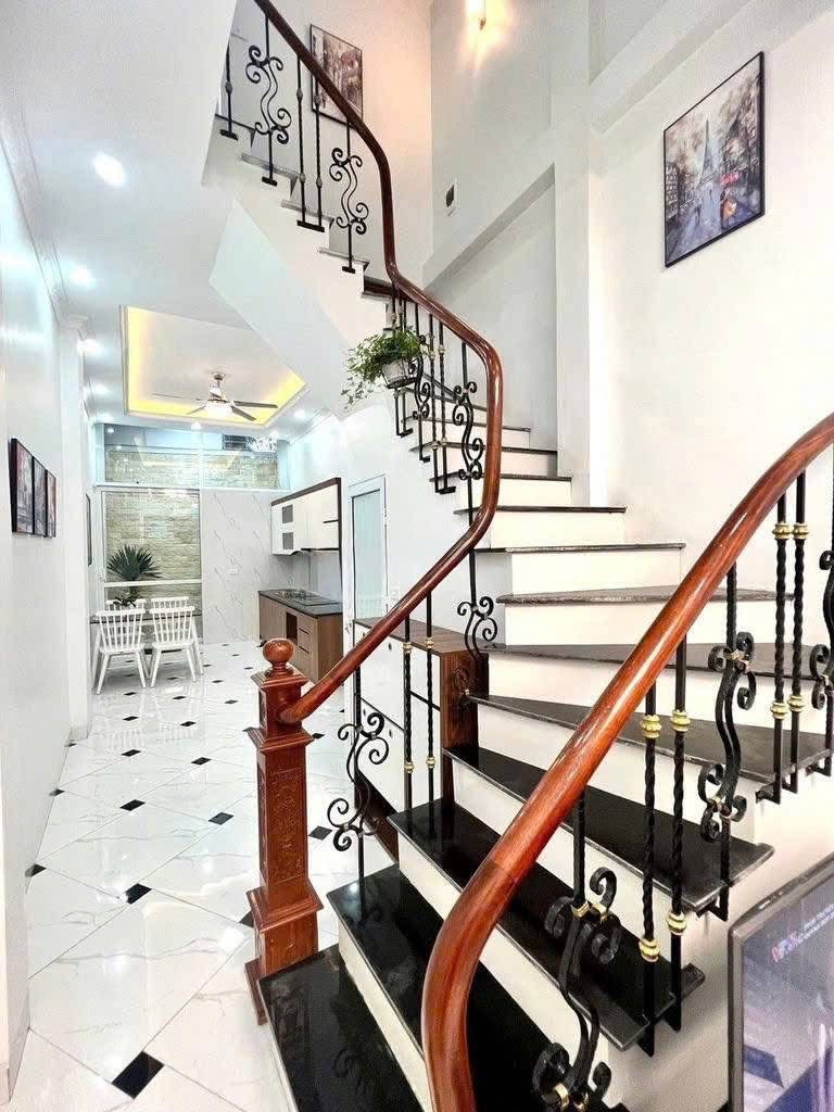 BÁN NHÀ Ô CHỢ DỪA , ĐẸP, RẺ