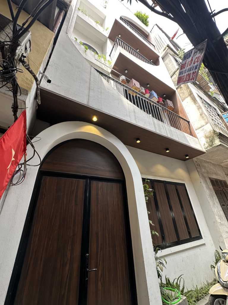 NHÀ ĐẸP NHƯ KHÁCH SẠN – NGÕ THÔNG – Ô CHỜ THANG MÁY – TRANG THIẾT BỊ NGOẠI NHẬP – SÁT PHỐ – MẶT TIỀN RỘNG – NỞ HẬU