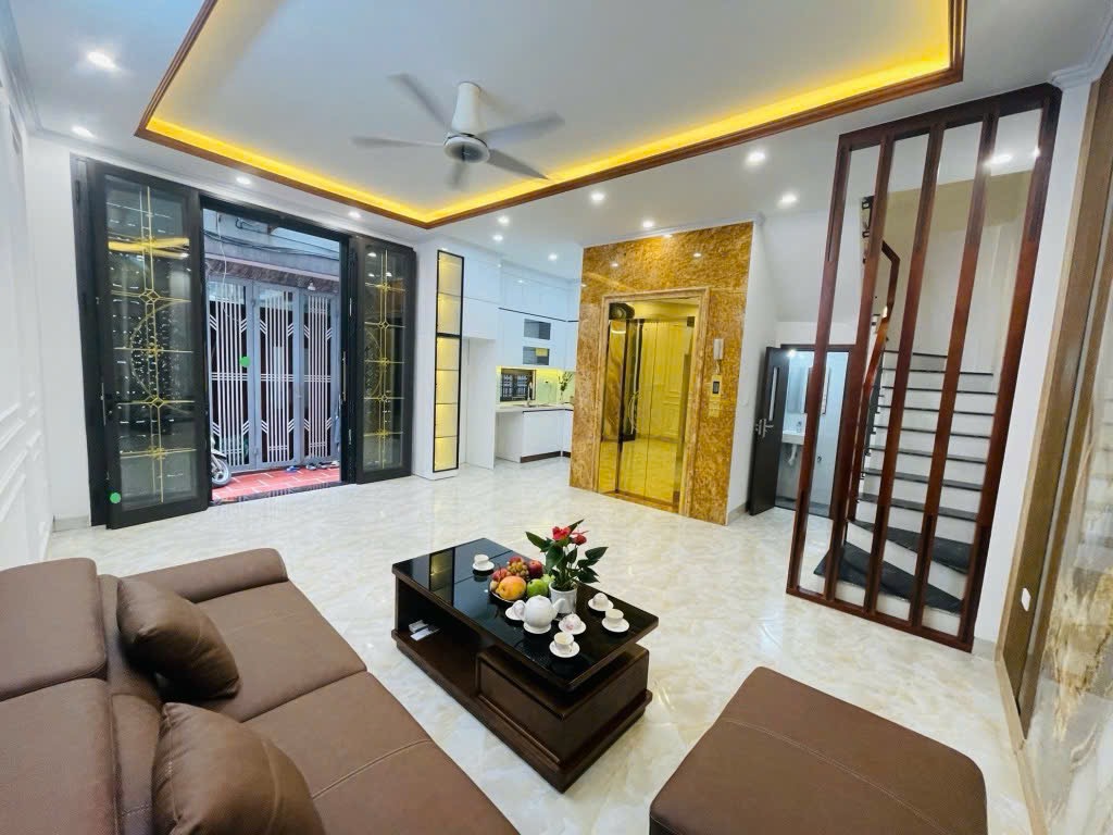 Phố #Trương Định gần Thịnh Liệt - Ôt đỗ cửa- Thang máy nhập khẩu - 55/60m giá chào 11.3tỷ
