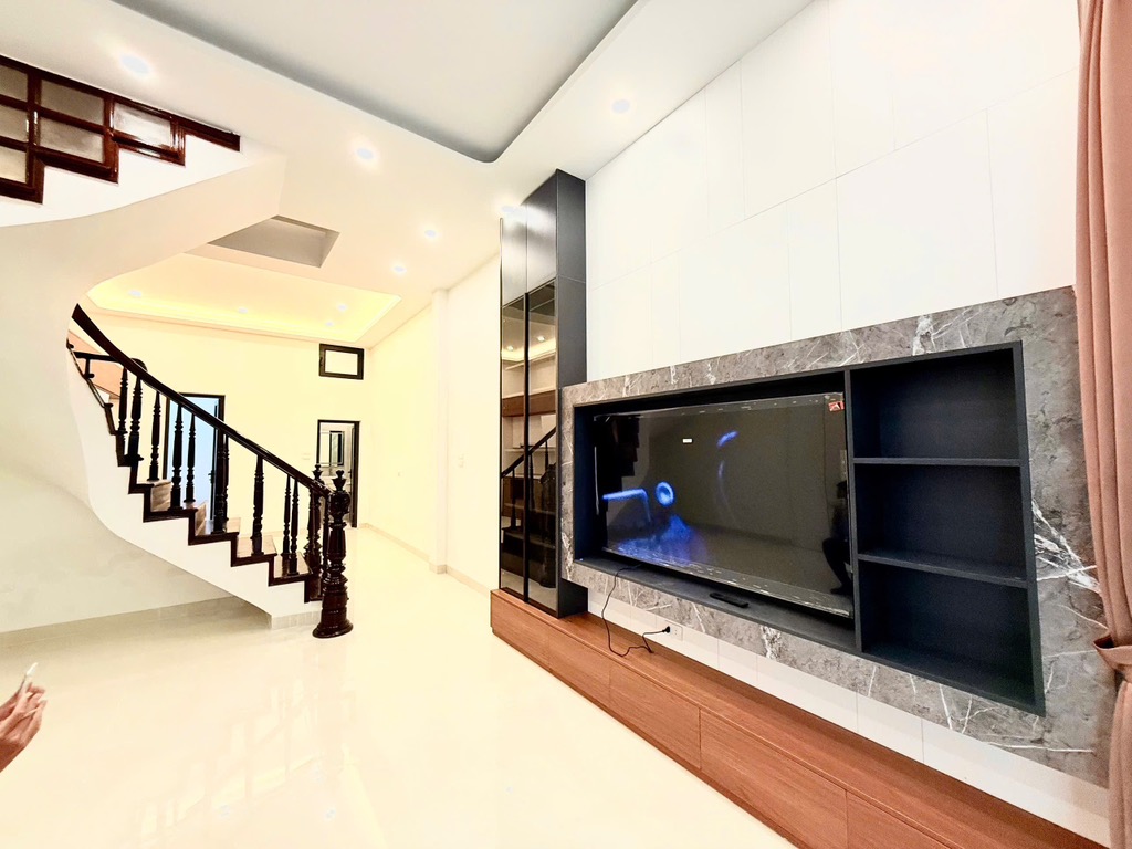 Bán nhà Phạm Văn Đồng, 48m chỉ có hơn 9 tỷ