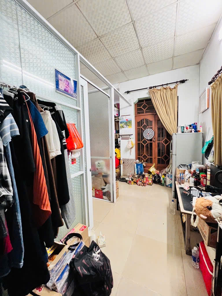 Nhà mặt tiền lô góc Cống Lở, 3 tầng, 3P, 4WC,  6.x tỉ