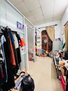 Nhà mặt tiền lô góc Cống Lở, 3 tầng, 3P, 4WC, 6.x tỉ