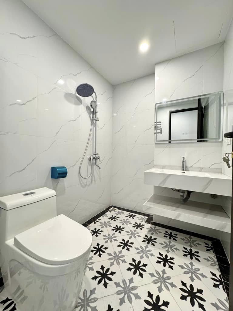 NHÀ CẦU GIẤY, TRUNG HOÀ  VÀI BƯỚC RA PHỐ 38M .MT 5M. 20TỶ