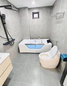 SIÊU PHẨM CỔ LINH-BÁN NHÀ ĐỐI DIỆN AEON LONG BIÊN-GẦN PHỐ-6 TẦNG THANG MÁY-FULL NỘI THẤT-DT 40 M.