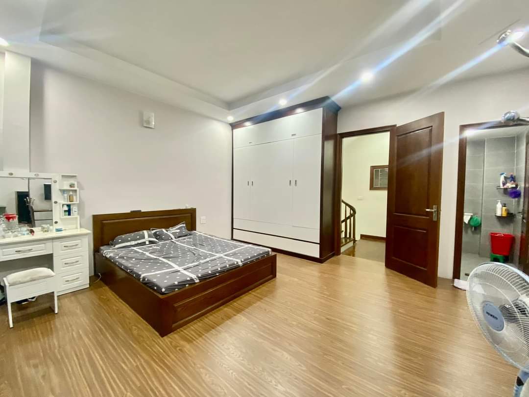 Bán nhà Ngọc Thuỵ dân xây - ô tô đỗ cửa 52m x MT 5m vuông vắn thoáng mát  chỉ 6 tỷ 2