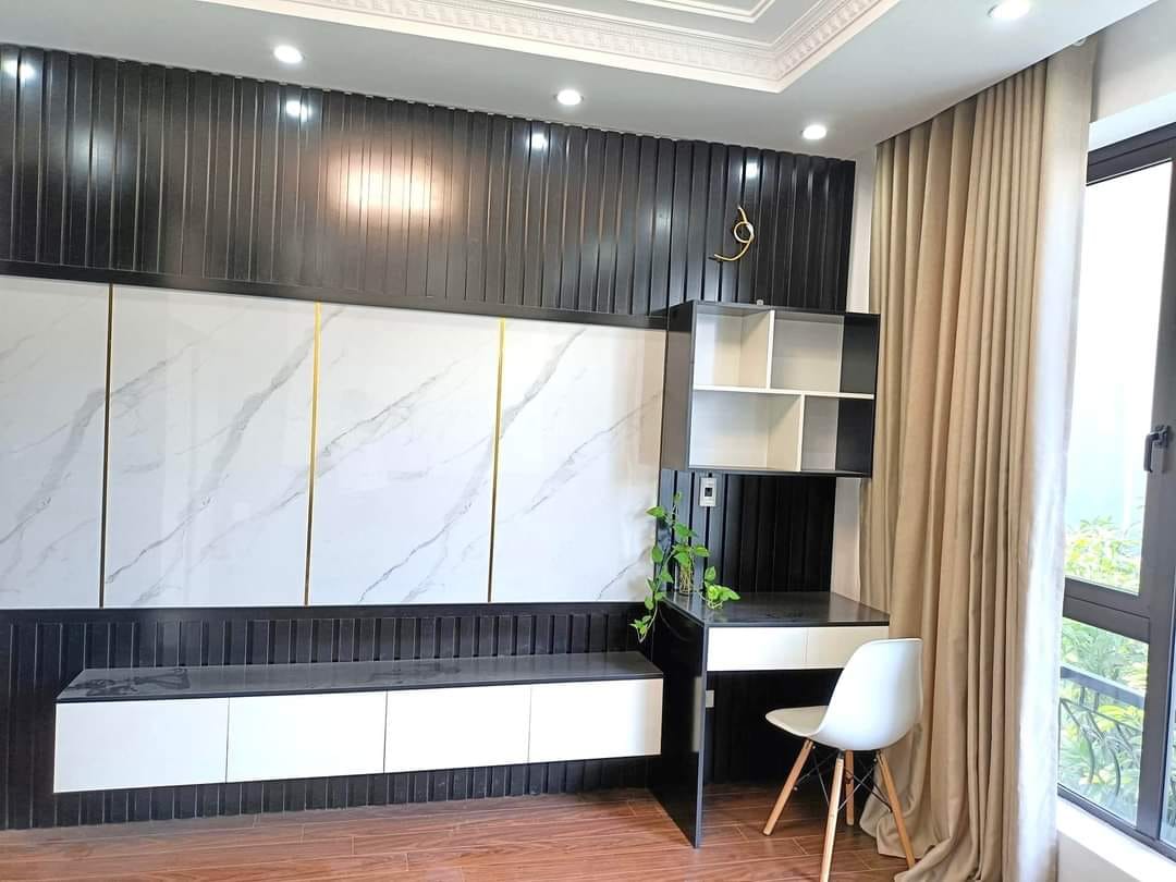 BÁN NHÀ ĐẸP Ở NGAY PHÚC LỢI 32M X 5 TẦNG ĐẸP LONG LANH CẠNH VINHOMES CHỈ 4 TỶ HƠN