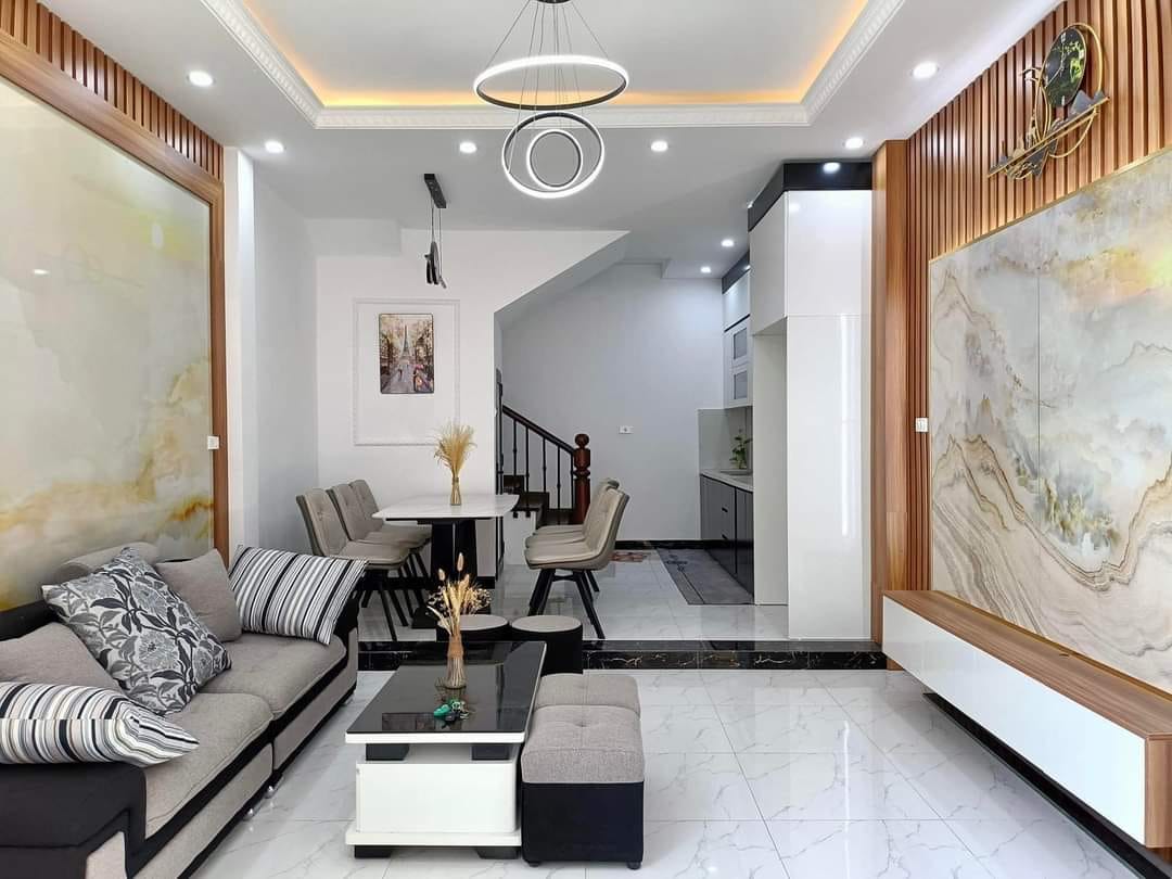 BÁN NHÀ ĐẸP Ở NGAY PHÚC LỢI 32M X 5 TẦNG ĐẸP LONG LANH CẠNH VINHOMES CHỈ 4 TỶ HƠN