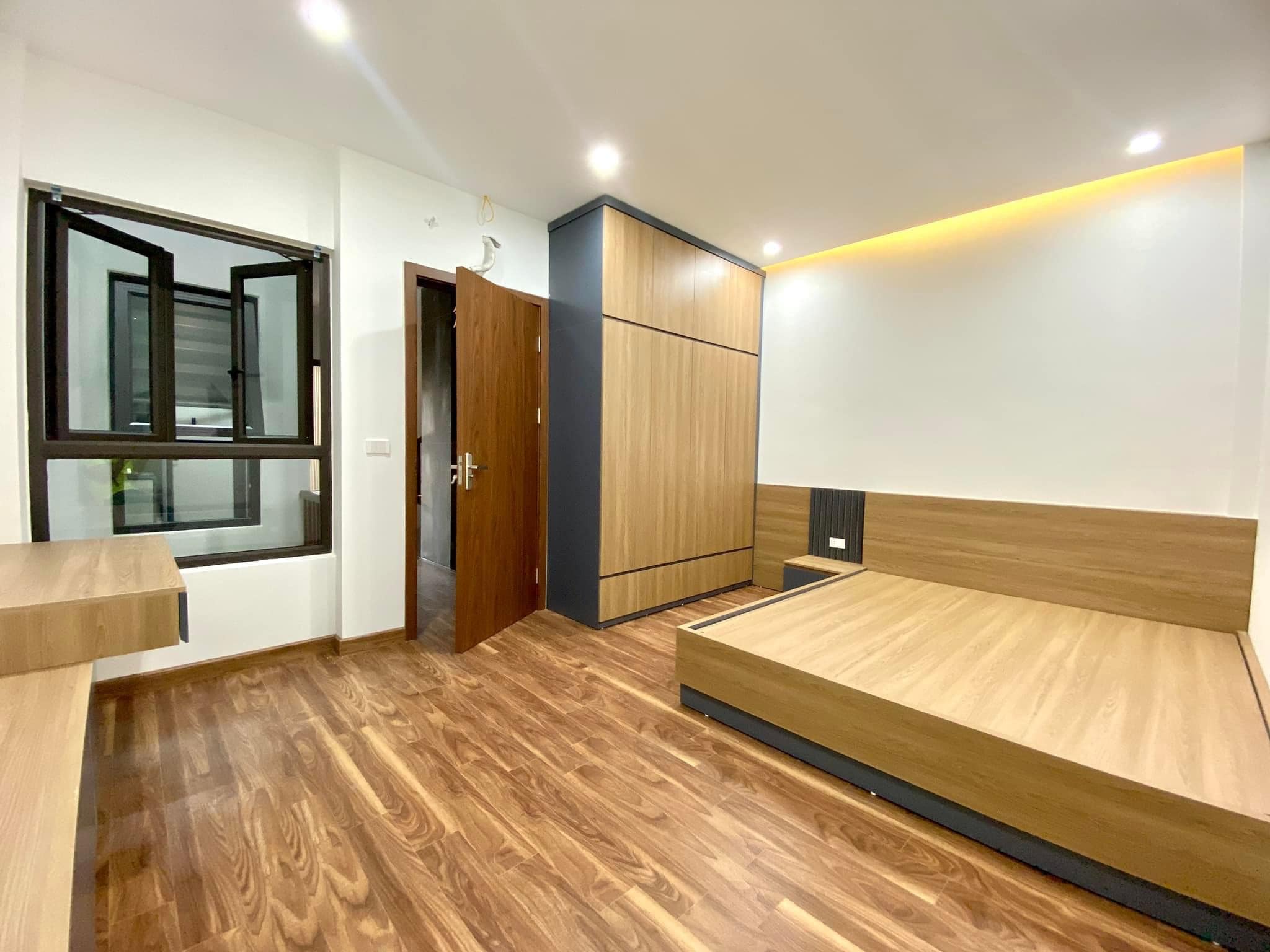 SIÊU ĐẸP PHỐ VIỆT HƯNG 5 TẦNG THIẾT KẾ BẮT MẮT - VỊ TRÍ ĐẸP CHỈ 5 TỶ HƠN XÍU
