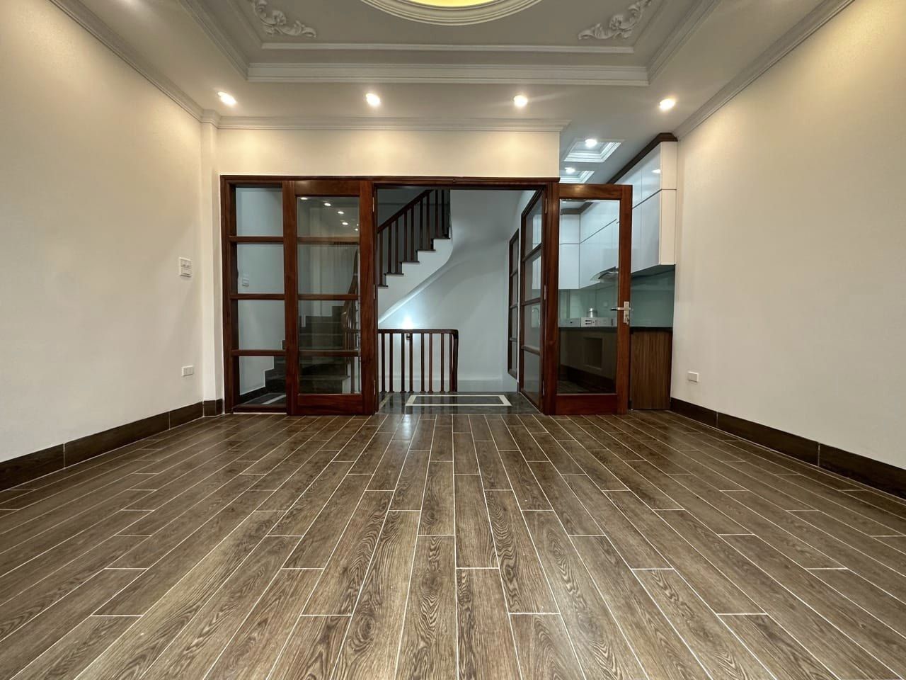 SIÊU ĐẸP PHỐ VIỆT HƯNG 5 TẦNG THIẾT KẾ BẮT MẮT - VỊ TRÍ ĐẸP CHỈ 5 TỶ HƠN XÍU